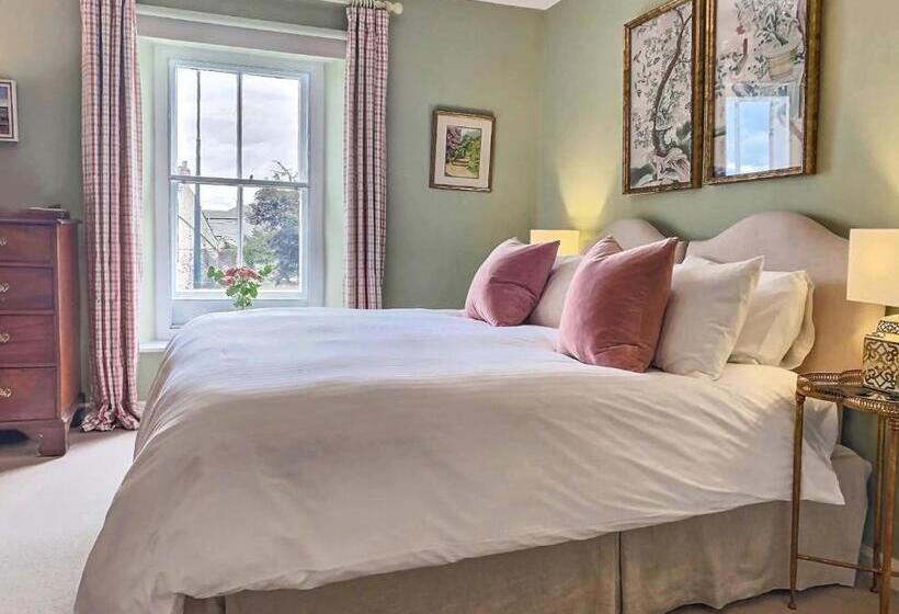 غرفة قياسية, Grove House