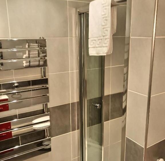 غرفة قياسية, Grove House