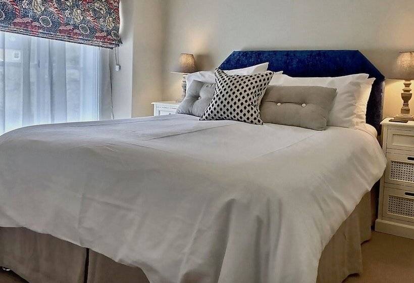 غرفة قياسية, Grove House