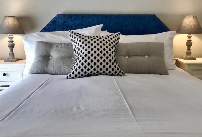 غرفة قياسية, Grove House