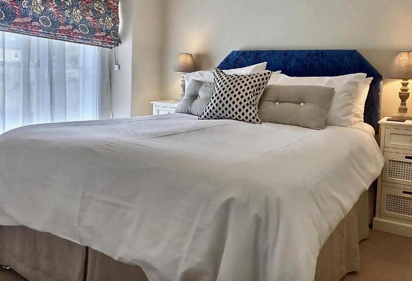 غرفة قياسية, Grove House