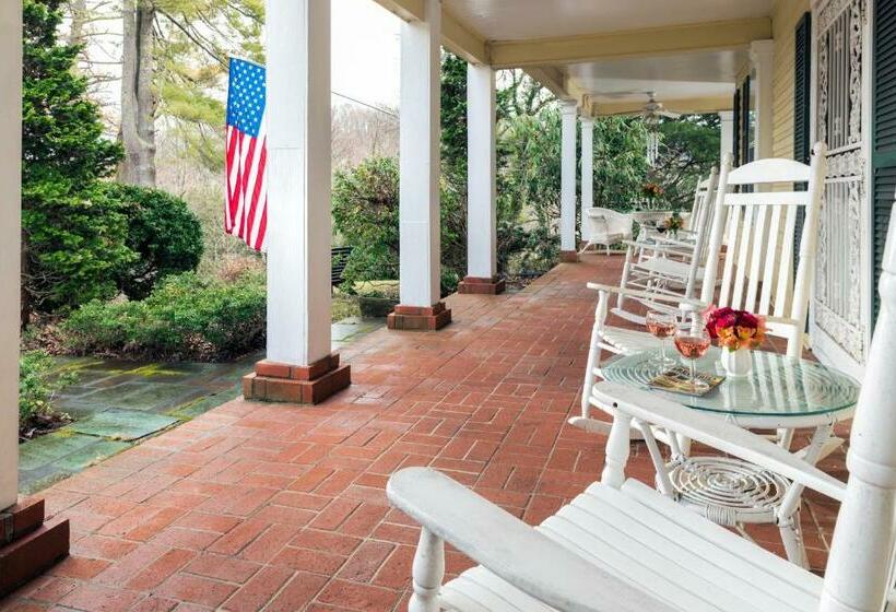 스탠다드 룸, The Yellow House On Plott Creek