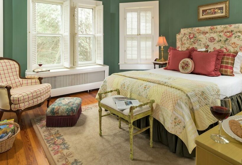 스탠다드 룸, The Yellow House On Plott Creek