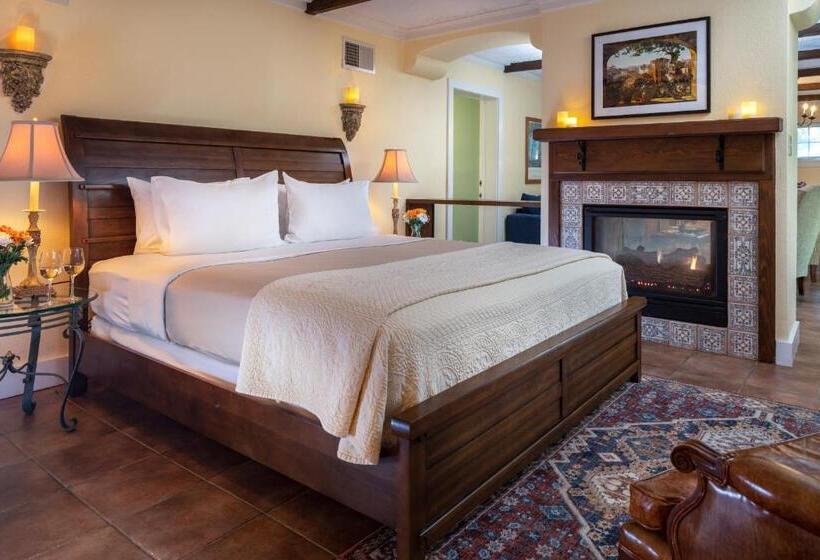 스위트 킹사이즈 침대, The Yellow House On Plott Creek