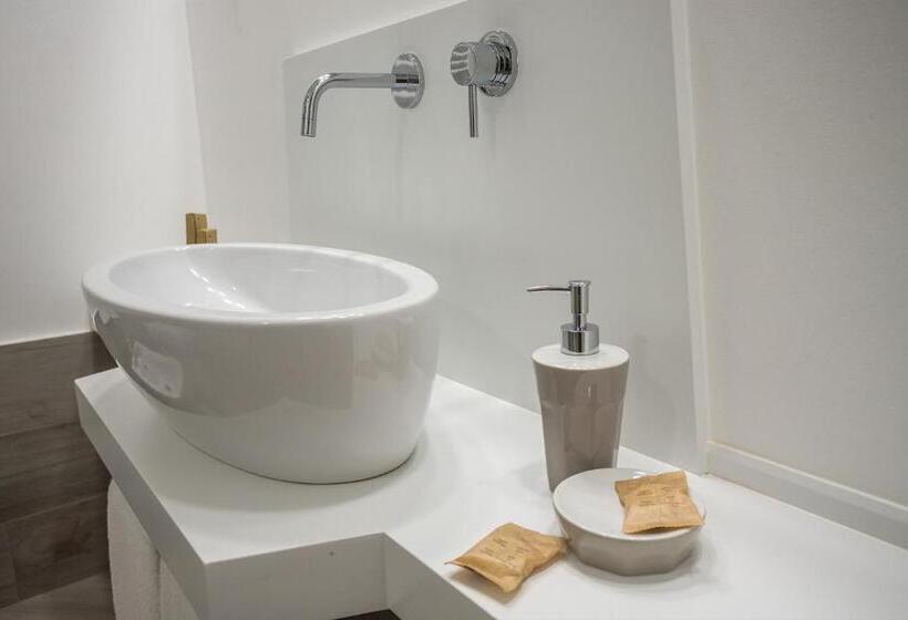 デラックストリプルルーム, Tra Le Braccia Di Morfeo