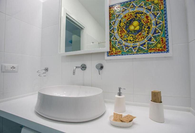 デラックストリプルルーム, Tra Le Braccia Di Morfeo