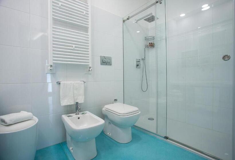 デラックストリプルルーム, Tra Le Braccia Di Morfeo