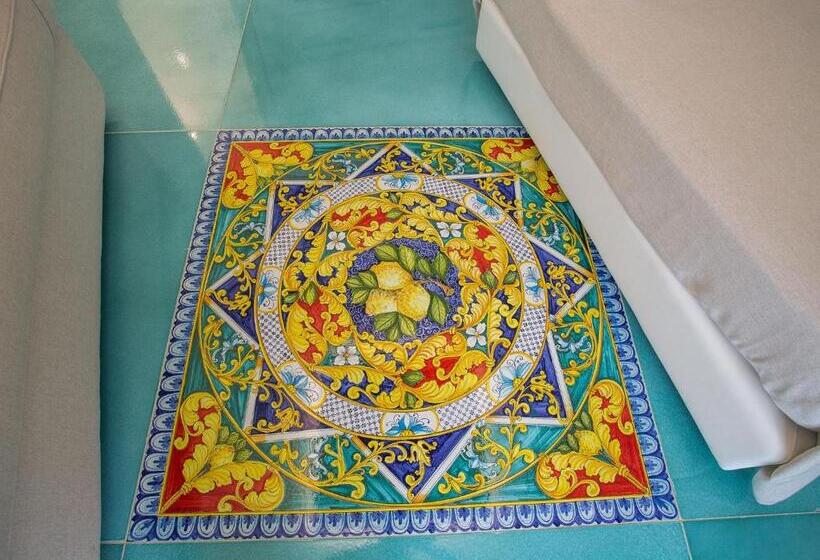 デラックストリプルルーム, Tra Le Braccia Di Morfeo