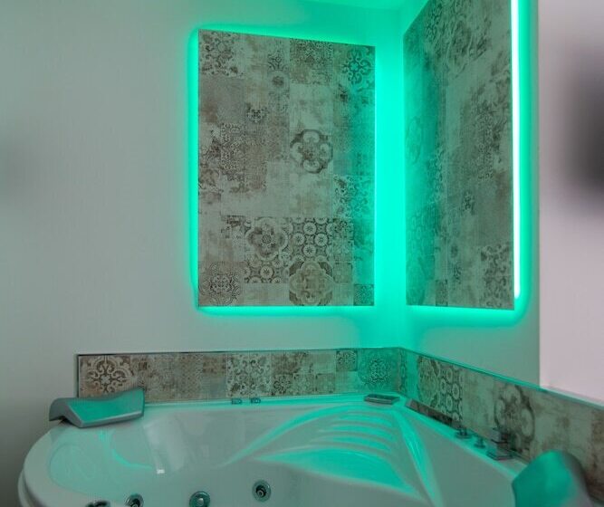 Deluxe Room with Hot Tub