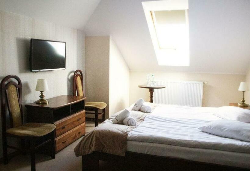 标准间, Restauracja Koral