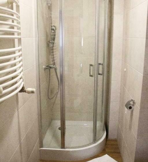 标准间, Restauracja Koral