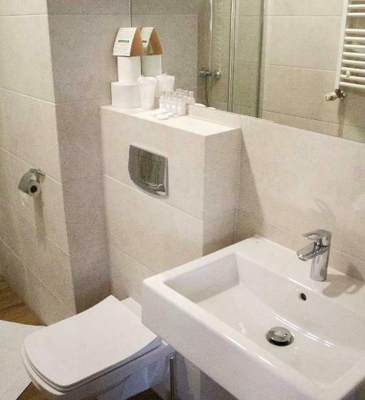 标准间, Restauracja Koral