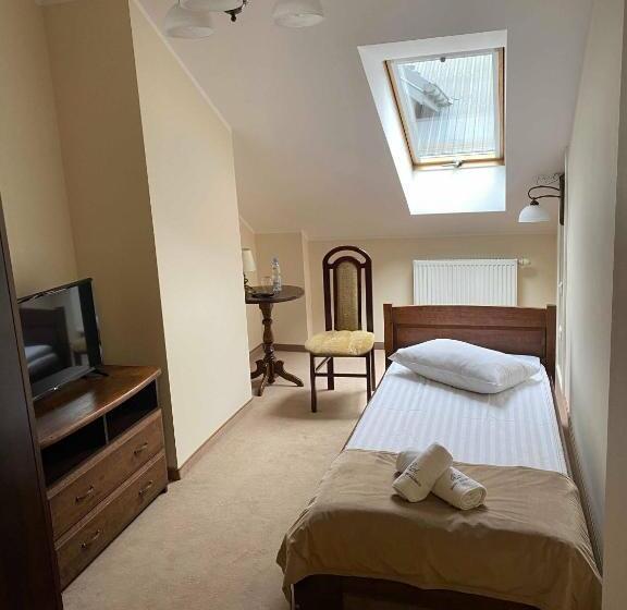 标准单人间, Restauracja Koral