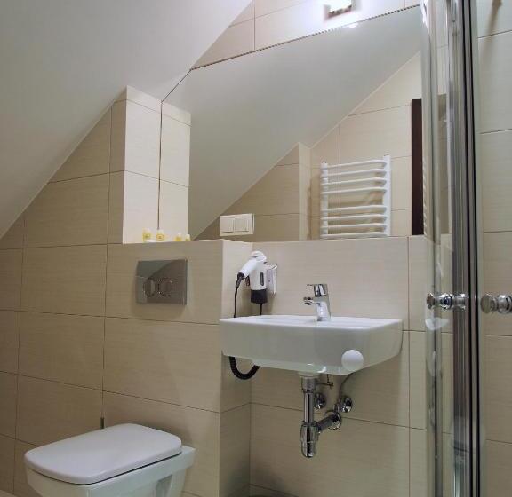 带1个卧室的带阳台的公寓, Restauracja Koral