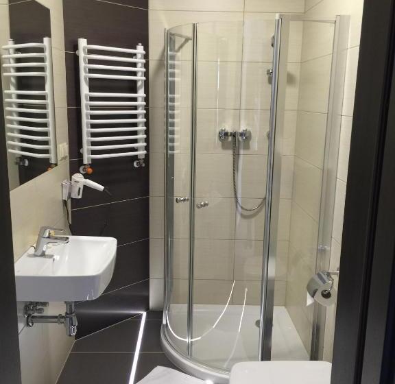 高级大房间, Restauracja Koral