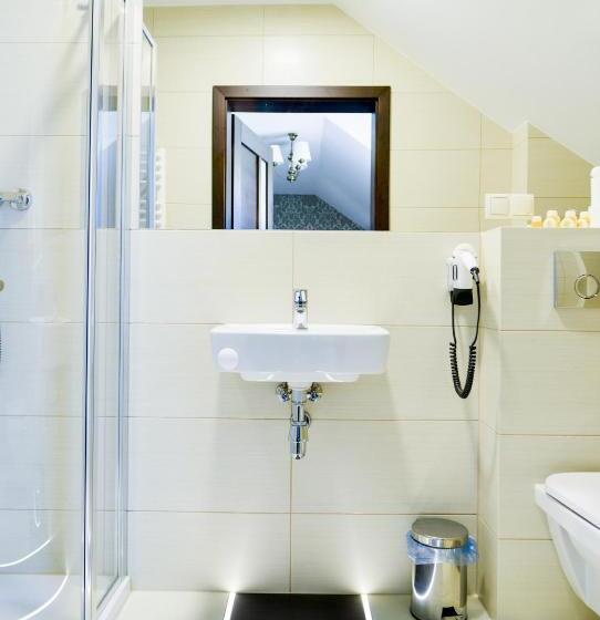 高级大房间, Restauracja Koral