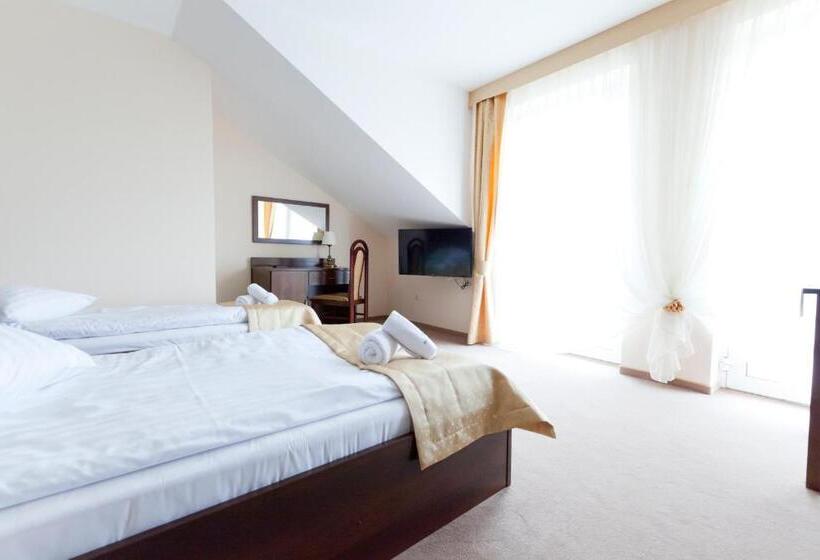 高级大房间, Restauracja Koral