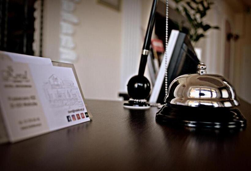 家庭间, Restauracja Koral