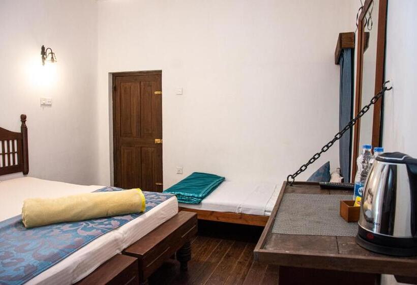 חדר דלוקס לשלושה, The Golf Green City Bungalow