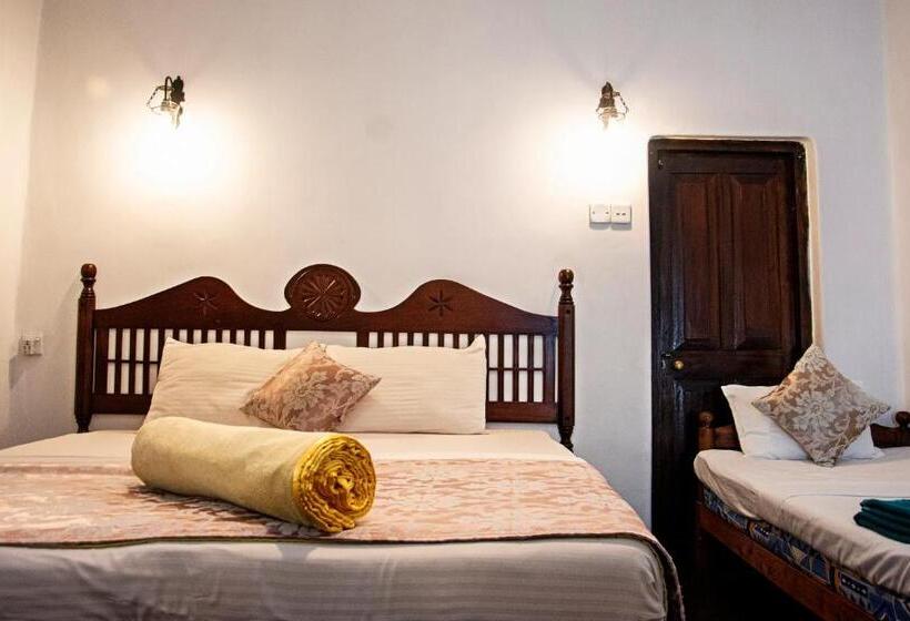 חדר דלוקס לשלושה, The Golf Green City Bungalow