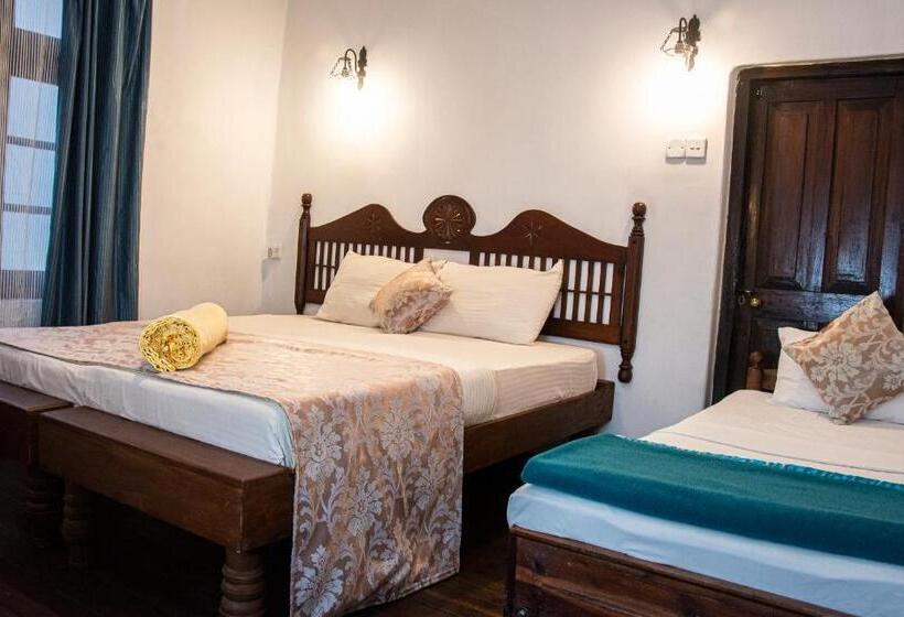 חדר דלוקס לשלושה, The Golf Green City Bungalow