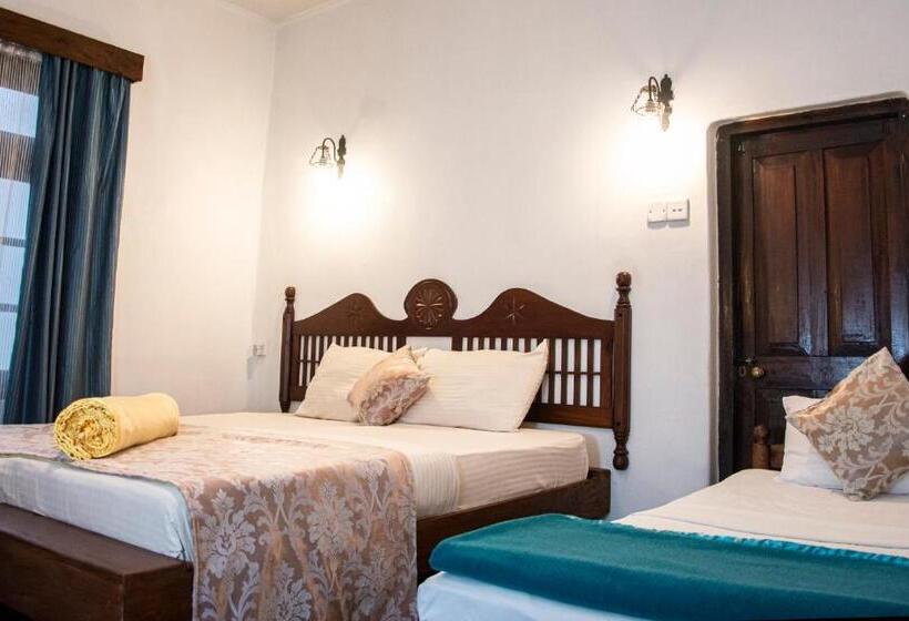 חדר דלוקס לשלושה, The Golf Green City Bungalow