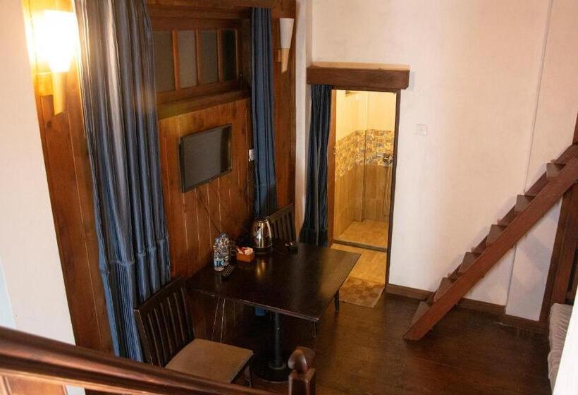 חדר משפחתי, The Golf Green City Bungalow