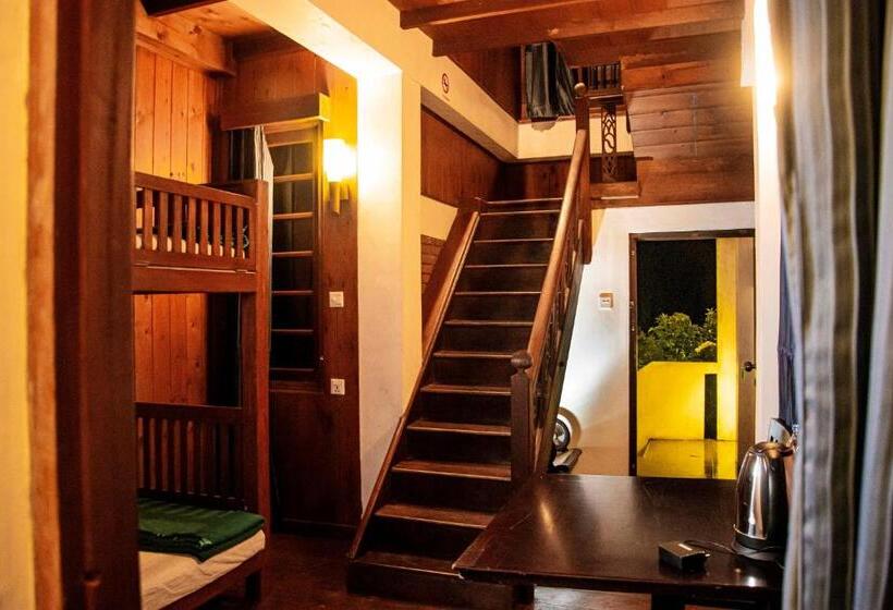 חדר משפחתי, The Golf Green City Bungalow