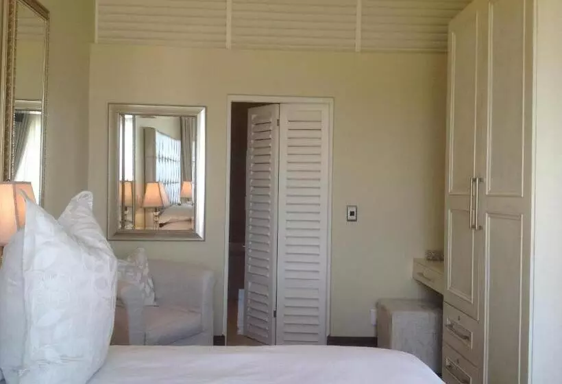 レイクビューデラックスルーム, Villa Paradisa Guest House
