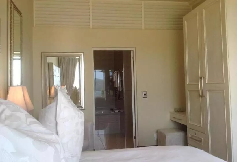 レイクビューデラックスルーム, Villa Paradisa Guest House