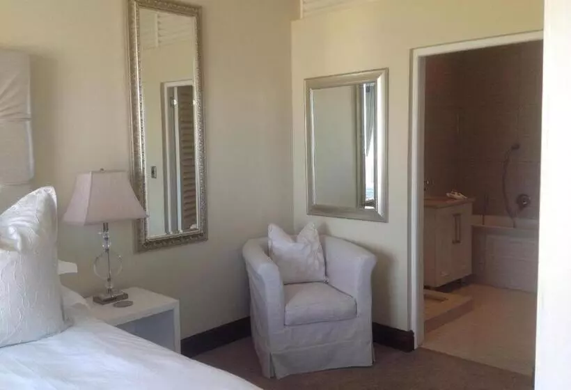 レイクビューデラックスルーム, Villa Paradisa Guest House