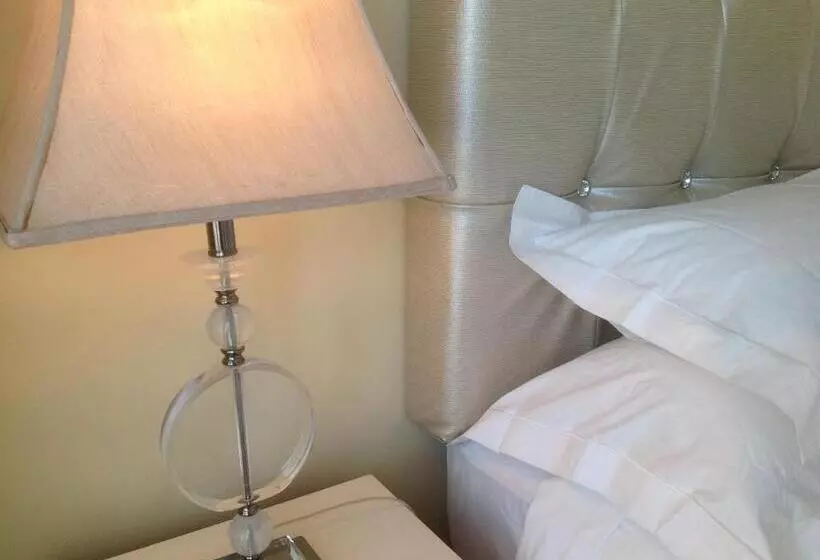 レイクビューデラックスルーム, Villa Paradisa Guest House