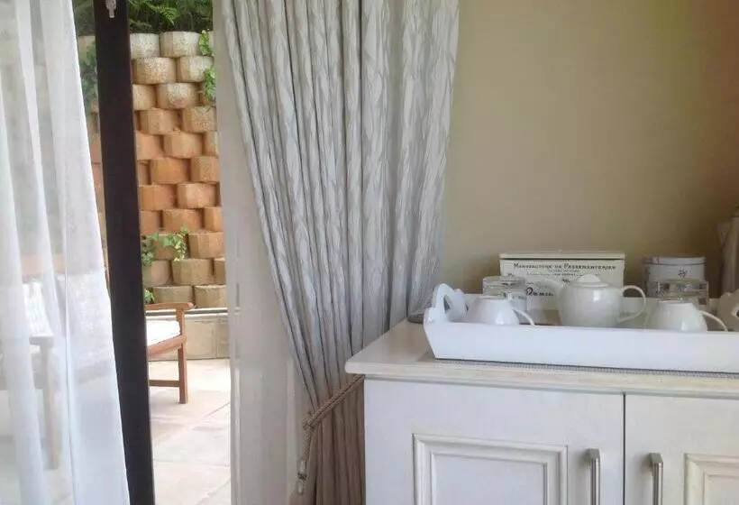 レイクビューデラックスルーム, Villa Paradisa Guest House