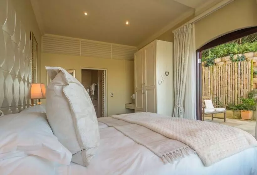 レイクビューデラックスルーム, Villa Paradisa Guest House