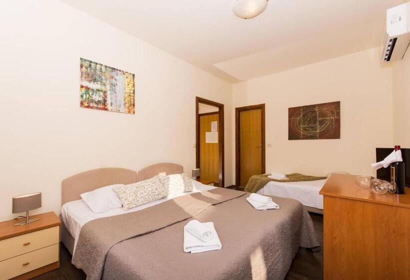 חדר סטנדרטי לשלושה עם נוף, Vila Liza