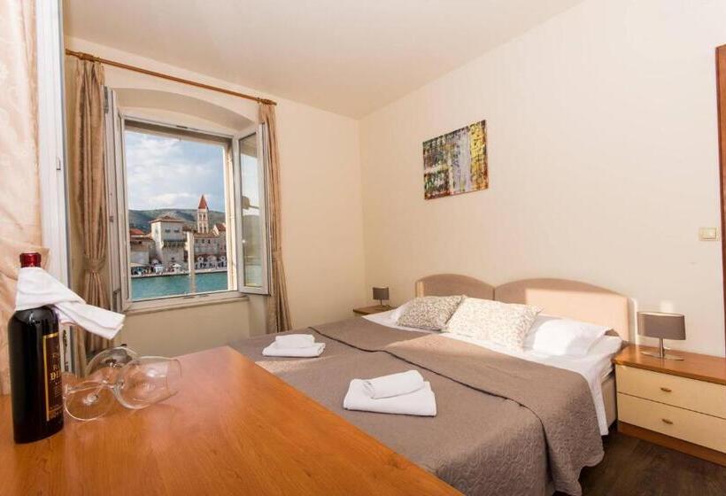 חדר סטנדרטי לשלושה עם נוף, Vila Liza