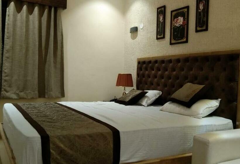 デラックスルーム, Focus Club And Resort