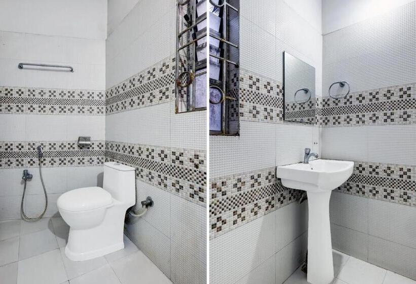 חדר קלאסי לשלושה, Sawkmie