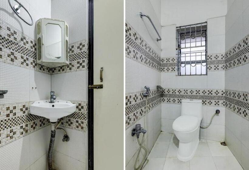 חדר קלאסי לשלושה, Sawkmie