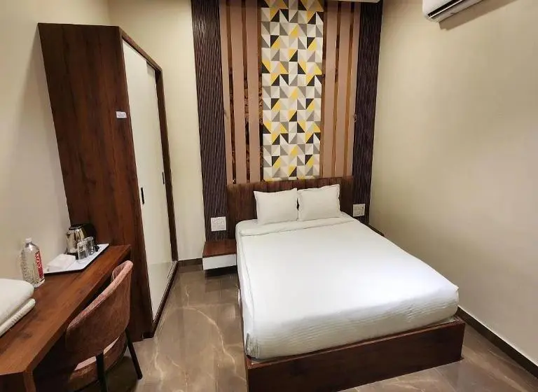 Cameră Deluxe, The Mint Nanded