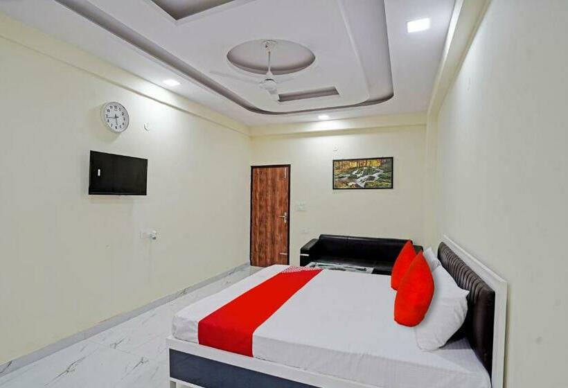 Habitació Triple Clàssica, Oyo Flagship Hotel Jojo In