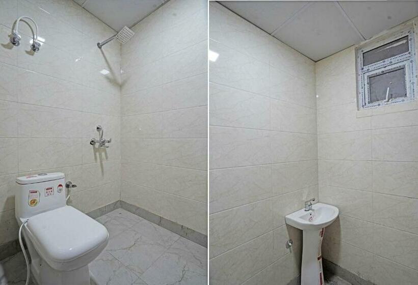 Habitació Triple Clàssica, Oyo Flagship Hotel Jojo In