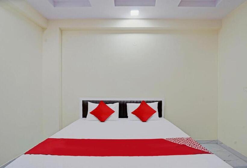 Habitació Triple Clàssica, Oyo Flagship Hotel Jojo In