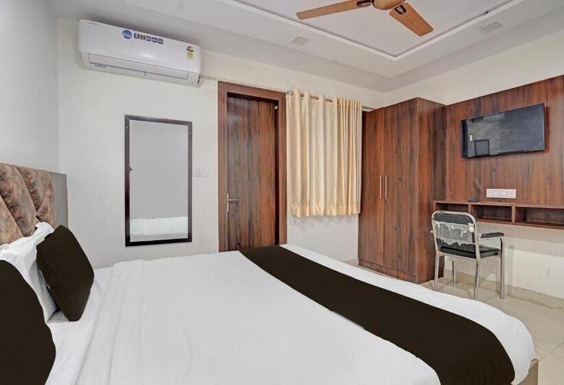Triple Classic Room, Fabhotel Vishal Palace