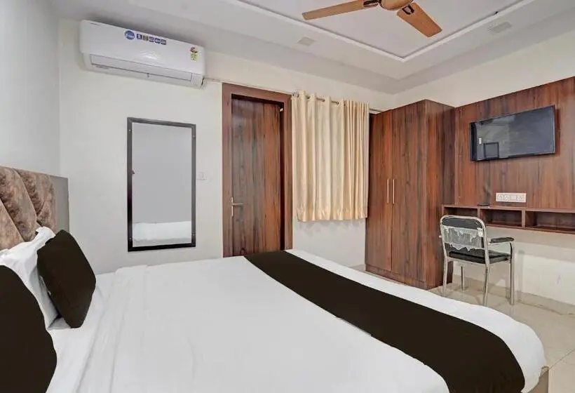 Classic Kolmen Hengen Huone, Fabhotel Vishal Palace