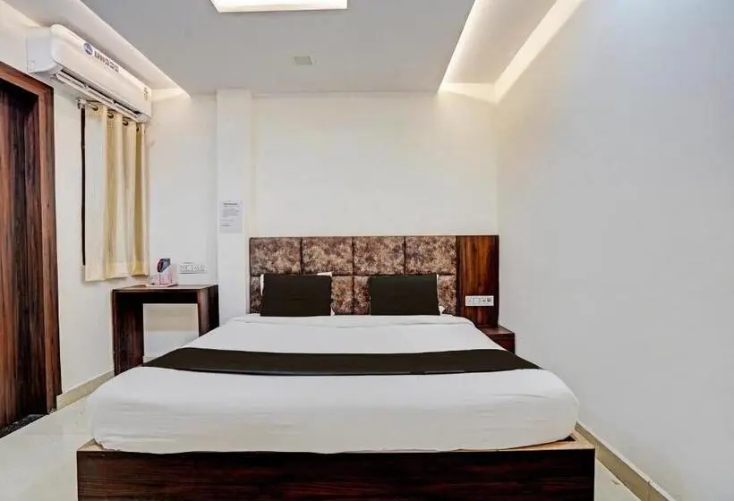 Classic Kolmen Hengen Huone, Fabhotel Vishal Palace