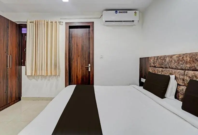 Classic Kolmen Hengen Huone, Fabhotel Vishal Palace