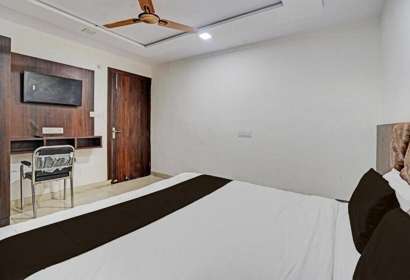 Triple Classic Room, Fabhotel Vishal Palace