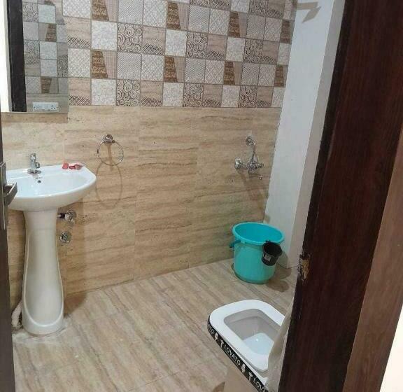 חדר קלאסי לשלושה, Oyo Hotel Highway Inn