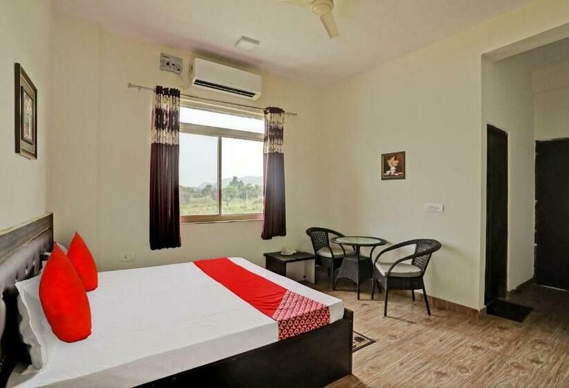 트리플 클래식 룸, Oyo Flagship Green Vatika Resort